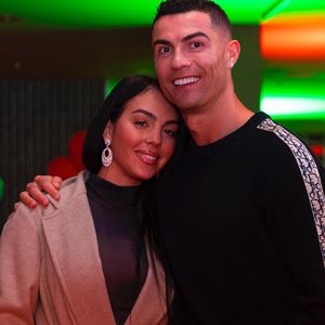 Georgina stiehlt Cristiano Ronaldo bei Preisverleihung Show