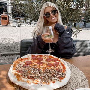Nach Netz-Pause: Gerda bekommt Shitstorm wegen Salamipizza