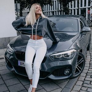 Gewusst? Gerda Lewis macht erst mit 27 ihren Führerschein