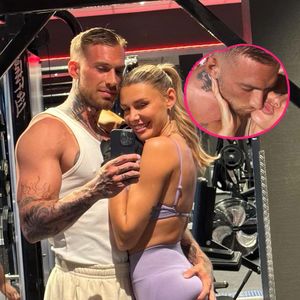 Gerda Lewis und Raphael zeigen ihr Liebesglück mit Kussfoto