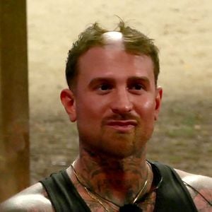 Promihof-Wette: Gigi mit Glatze und Cosimo ohne Augenbrauen