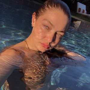 Oben ohne: Model Gigi Hadid teilt mega-heißes Pool-Foto