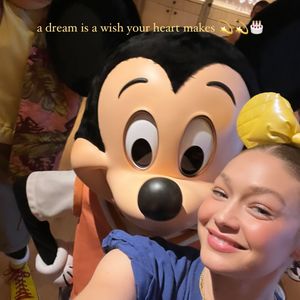 28. Geburtstag: Gigi Hadid feiert fröhlich im Disneyland