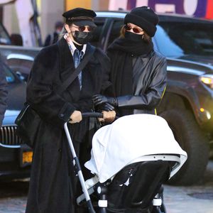 So vermummen sich Gigi und Bella Hadid beim Baby-Spaziergang