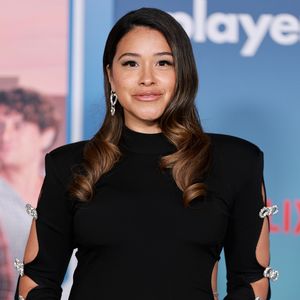 Seltene Fotos: Gina Rodriguez ist mit Baby Charlie unterwegs