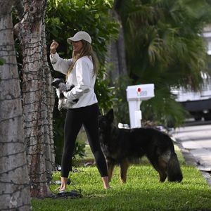 Schwangere Gisele Bündchen strahlt bei Spaziergang in Miami