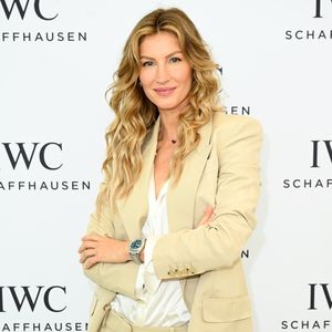 In diesem lässigen Look feuert Gisele Bündchen ihren Sohn an