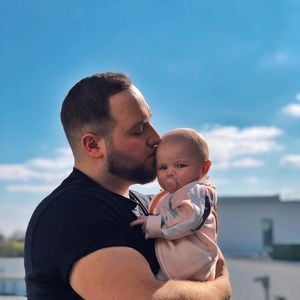 Wegen Kinderfoto: Hate für DSDS-Gyo und "Biggest Loser"-Nici