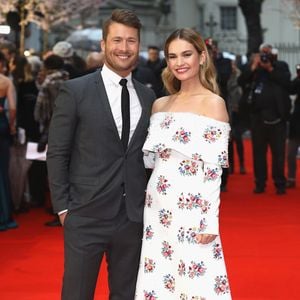 Vertraut: Läuft da was zwischen Glen Powell und Lily James?