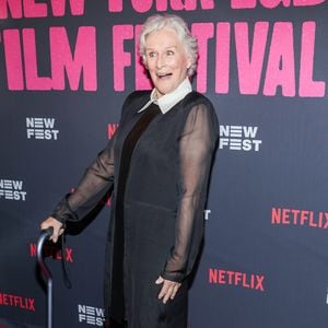 Nach Fan-Sorge: Glenn Close erklärt, warum sie am Stock geht