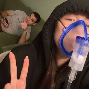 Mit Sauerstoffmaske: Aurora Ramazzotti feiert 26. Geburtstag