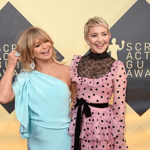 Goldie Hawn & Kate Hudson: Tennis im Abendkleid