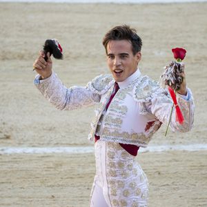 Not-OP! Torero (27) bei Stierkampf lebensgefährlich verletzt