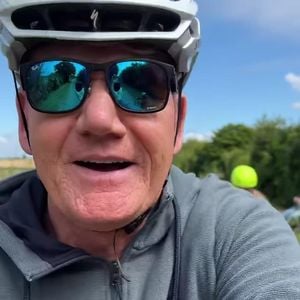 Nach Unfall: Gordon Ramsay kann endlich wieder Rad fahren!