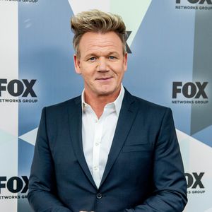 TV-Koch Gordon Ramsay von Kühen durch Morast gezerrt!