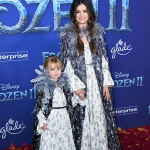 "Frozen 2"-Premiere: Sel Gomez mit Schwester im Partnerlook