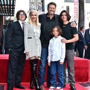 Blake Shelton und Gwen Stefani zusammen mit Kids bei Event