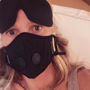 Angst vor Coronavirus? Gwyneth Paltrow trägt Mundschutz