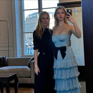 Hier kuschelt Gwyneth Paltrows Tochter Apple mit Unbekanntem