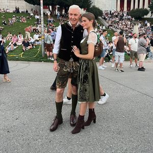 H.P. Baxxter (61) und Sara (24) turteln auf dem Oktoberfest