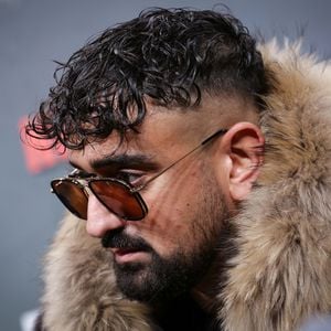 Haftbefehl enthüllt stolz neues Gesicht nach OP