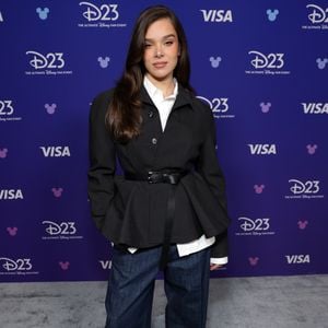 Nach Geburt: Hailee Steinfeld feiert ihr Red-Carpet-Comeback