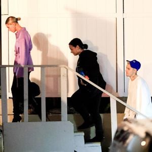Gemeinsam zur Kirche: Biebers, Demi Lovato und Scooter Braun