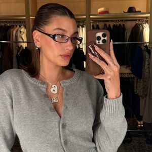 Sieben Wochen nach Geburt: Hailey Bieber zeigt flachen Bauch