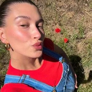 Große Kugel: Hailey Bieber zeigt ihren wachsenden Babybauch
