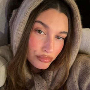 Hailey Bieber teilt süßen Mama-Sohn-Moment mit Baby Jack