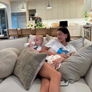 Doppelt süß: Hailey Bieber begeistert Fans als Babyprofi!