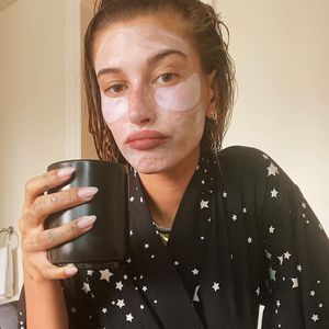 Strahlender Teint: Hailey Bieber verrät ihr Beauty-Geheimnis