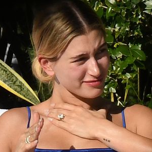 Lässig im Bikini: So hübsch ist Hailey Bieber ohne Make-up