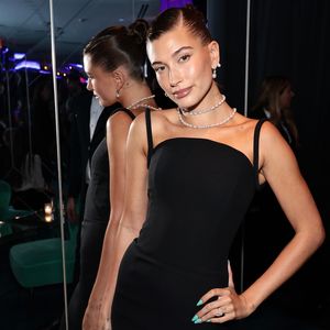 Hailey Bieber teilt Eindrücke vom Weihnachtsfest als Mama