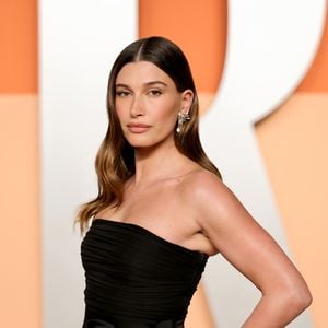 Hailey Bieber macht sich über Stalking-Gerüchte lustig