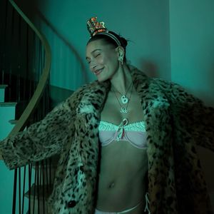 Nach vier Monaten: Hailey Bieber flasht mit After-Baby-Body