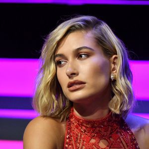 Nach Kritik von Kellnerin: Hailey Baldwin entschuldigt sich