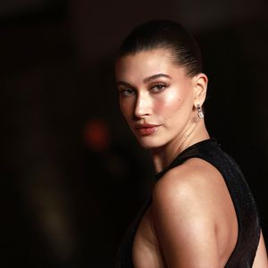 Wegen Gebetsbitte: Hailey Bieber ist sauer auf ihren Vater