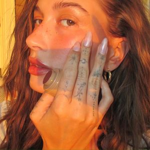 Nach langer Pause: Hailey Bieber feiert YouTube-Comeback!