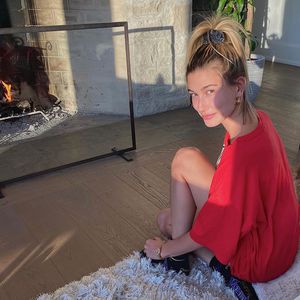 Zeit für sich: Hailey Bieber ist gerade glücklicher denn je