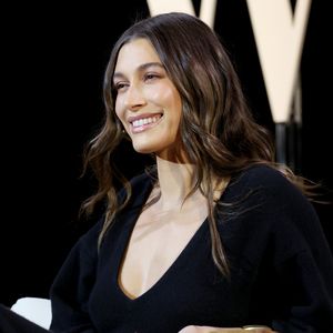 Dieses Schmuckstück widmet Hailey Bieber ihrem Söhnchen Jack