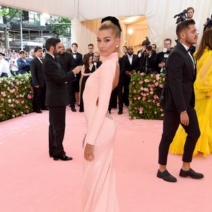 Mit XL-Schleier: So schön war Hailey Biebers Hochzeitskleid!