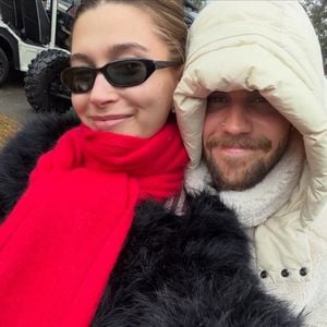 Justin Bieber teilt süßes Weihnachts-Selfie mit Frau Hailey