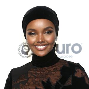Model mit Kopftuch & Burkini auf "Sports Illustrated"-Cover