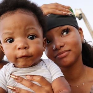 Süßes Urlaubsfoto: Halle Bailey strahlt mit ihrem Sohn Halo