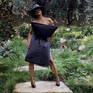 So cool rockt Halle Berry die "Pillow Challenge" im Netz!