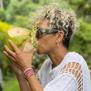 Natürlich schön! Halle Berry zeigt ihre Locken im Urlaub