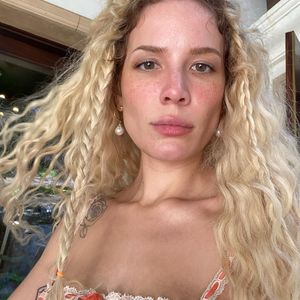 Schlecht bezahlt? Halsey wird von ehemaliger Nanny verklagt