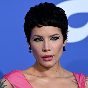 Halsey ehrt Britney Spears auf Social Media und gedenkt Liam