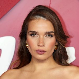 Hana Cross, Model